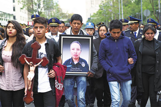 “假警察”横行墨西哥