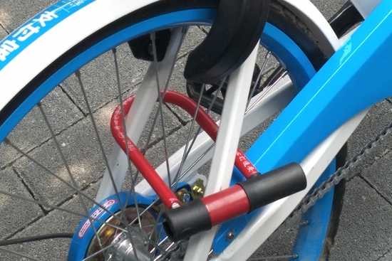 潍坊共享单车变独享 二维码被破坏并上私锁