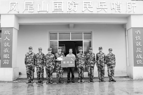 凭祥人民检察院领导走访慰问哨所民兵