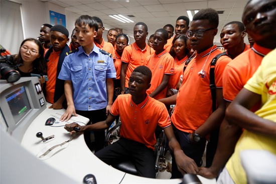 非洲留学生开学感受中国高铁发展速度