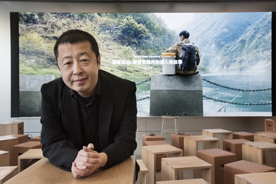 贾樟柯拎《一个桶》闯春运大潮