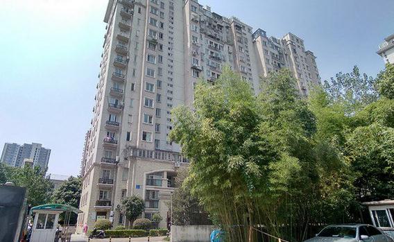 富商在家身亡 南京市中心“凶宅”降160万拍卖