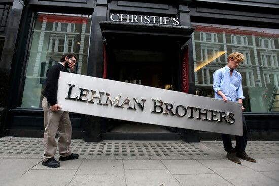 2010年9月24日，雷曼兄弟的标识牌被佳士得拍卖行拍卖。