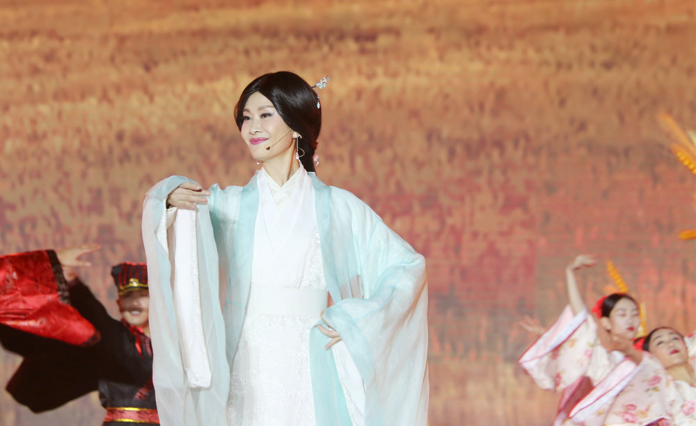 《泼墨中华情》春晚录制 于文华唱诵《周颂 丰年》