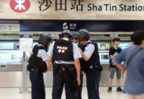 香港地铁沙田站疑现持枪男子 大批警力搜捕