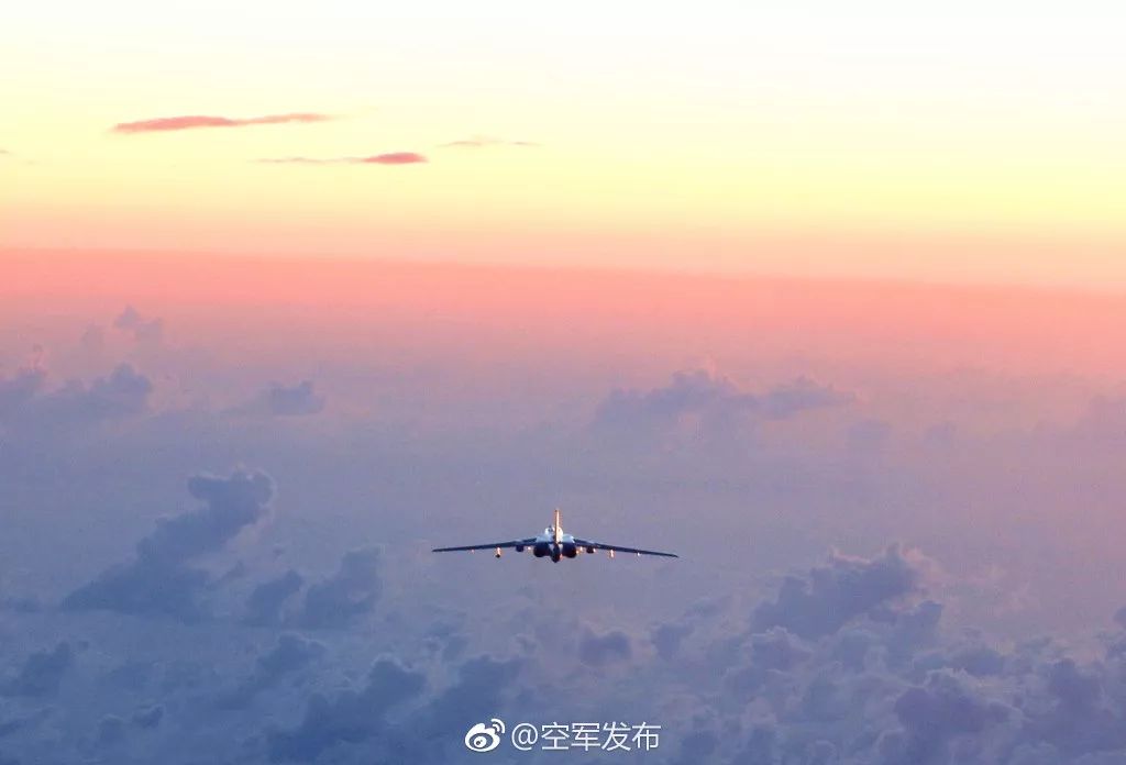 1527468684281291.jpg 早起的战神!(摄于2018年5月25日清晨)来源:空军发布