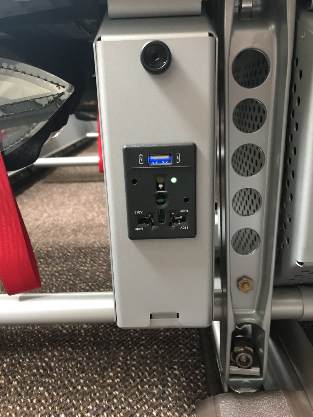 东航来了架新飞机,买经济舱机票可享头等舱待遇