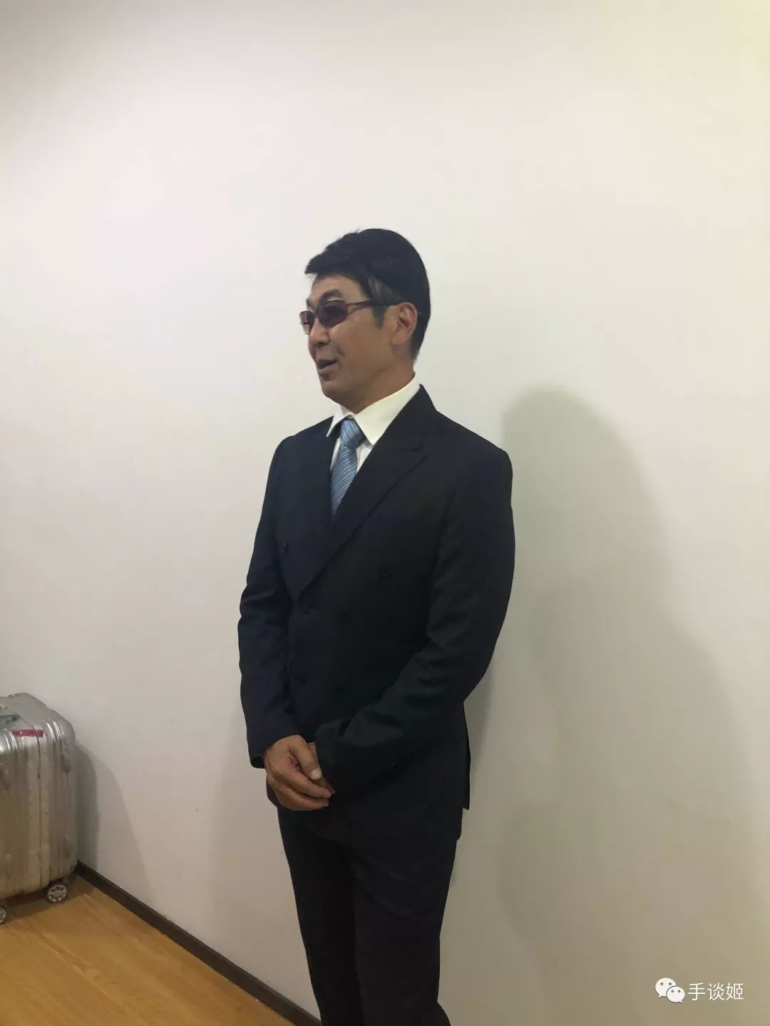 笑死!说出名台词“有钱可以为所欲为”的两位演员，竟然被请去拍广告了!