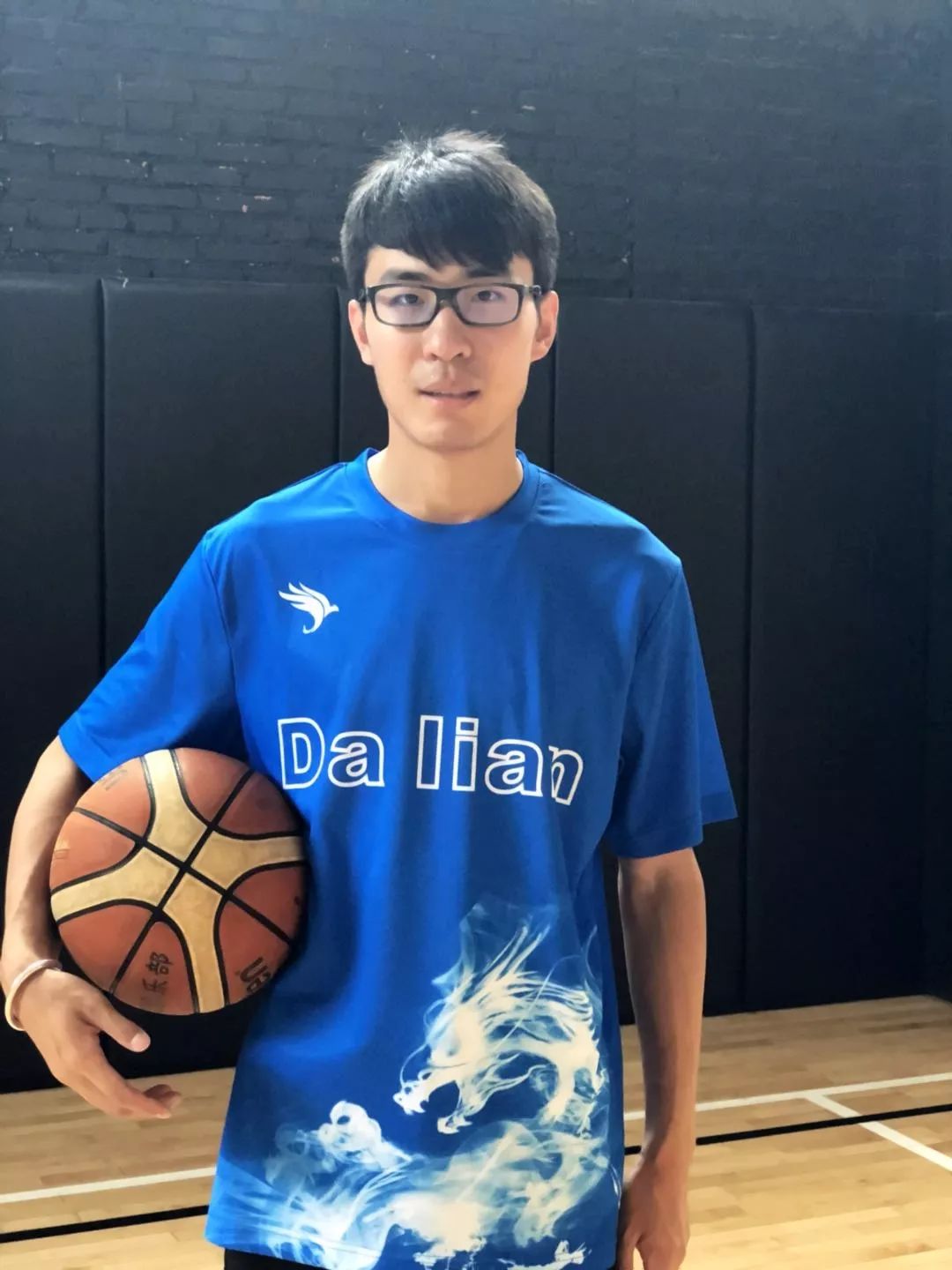 超级火的大连城市服装正式面世! 可以买也可以免费领! 半岛体育携手应利体育荣誉出品!