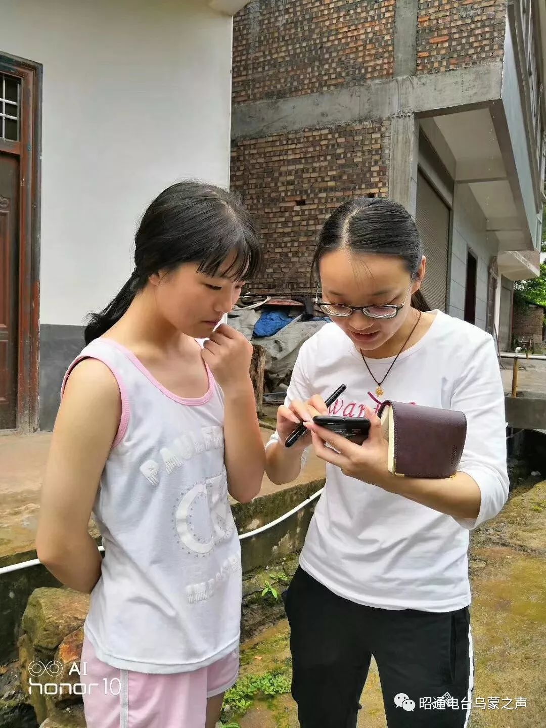 含泪告别丨昭通大关90后驻村扶贫女干部王秋婷生命定格在26岁