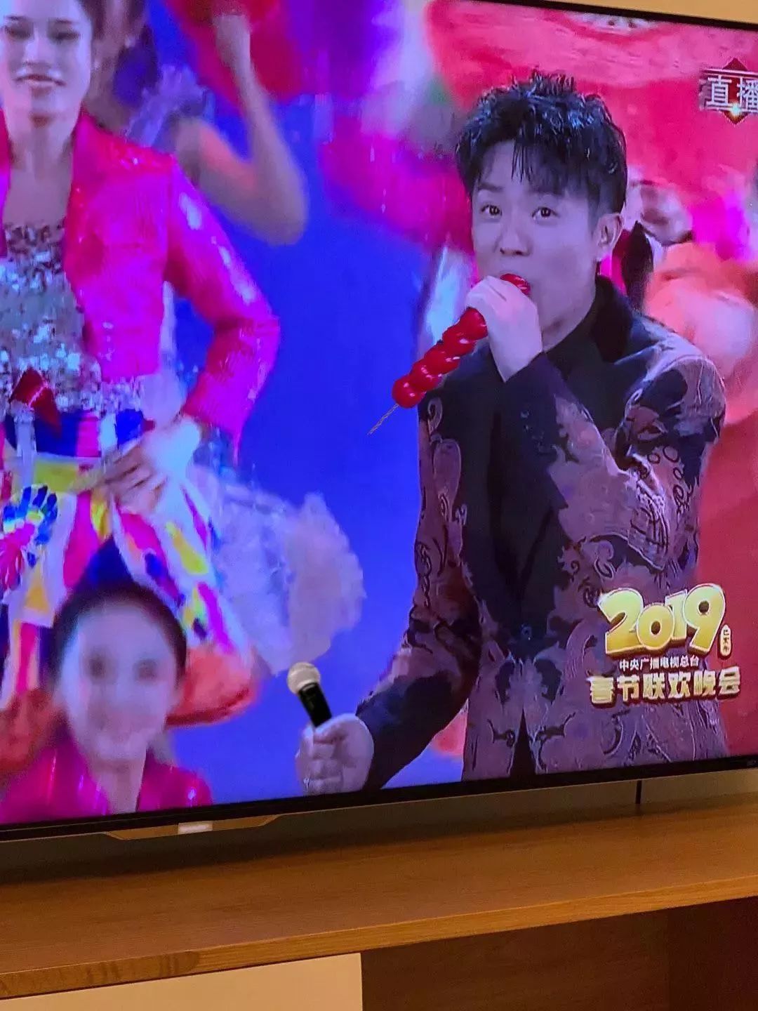 春晚的槽点来了!新版葛优躺!刘谦魔术被解密!睿