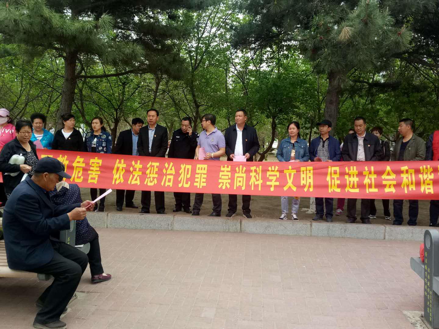 双辽市党员深入社区开展反邪警示教育宣传