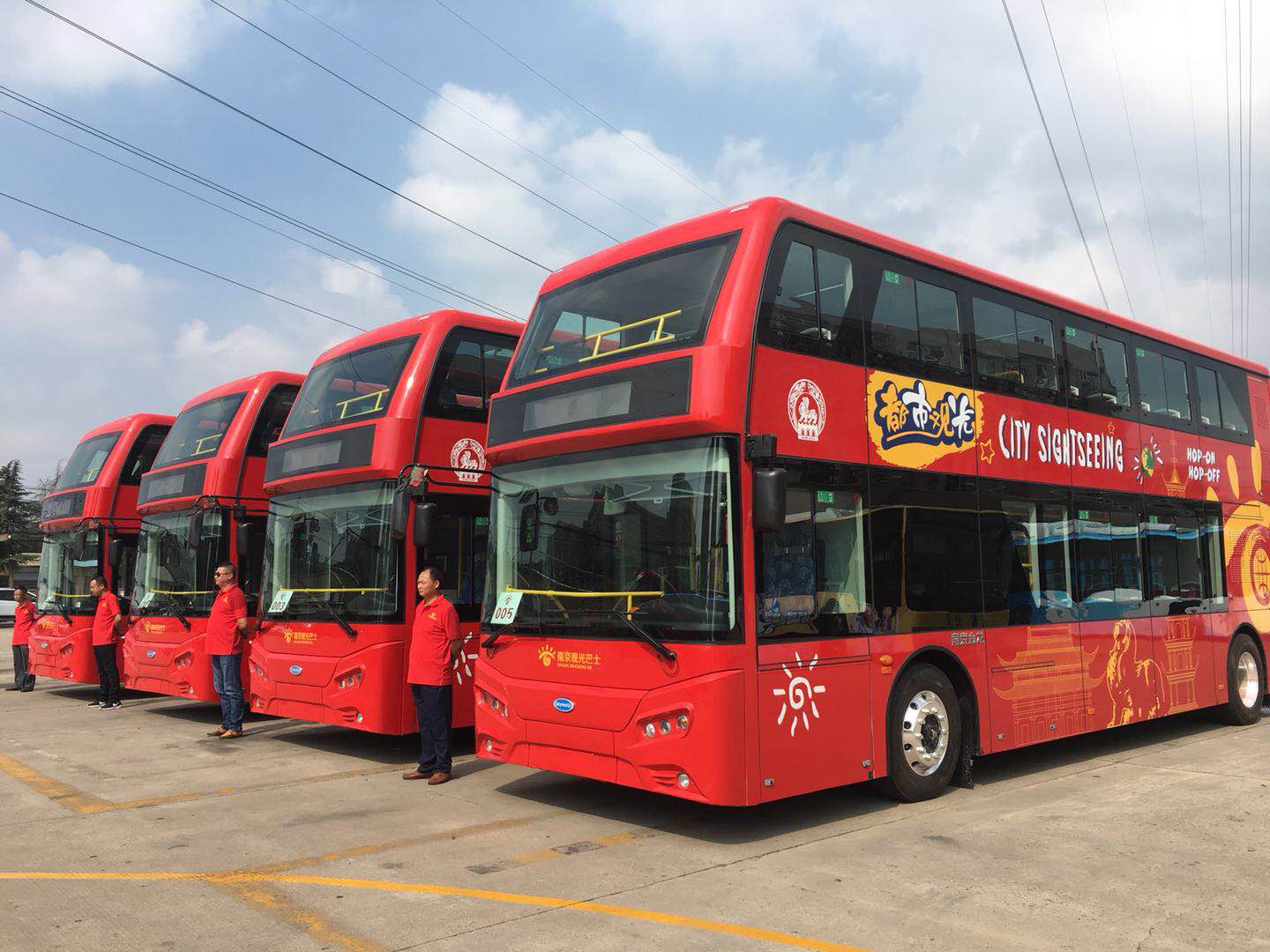 金龙纯电动双层观光巴士南通上线，炫丽红装为国庆添彩-提加商用车网