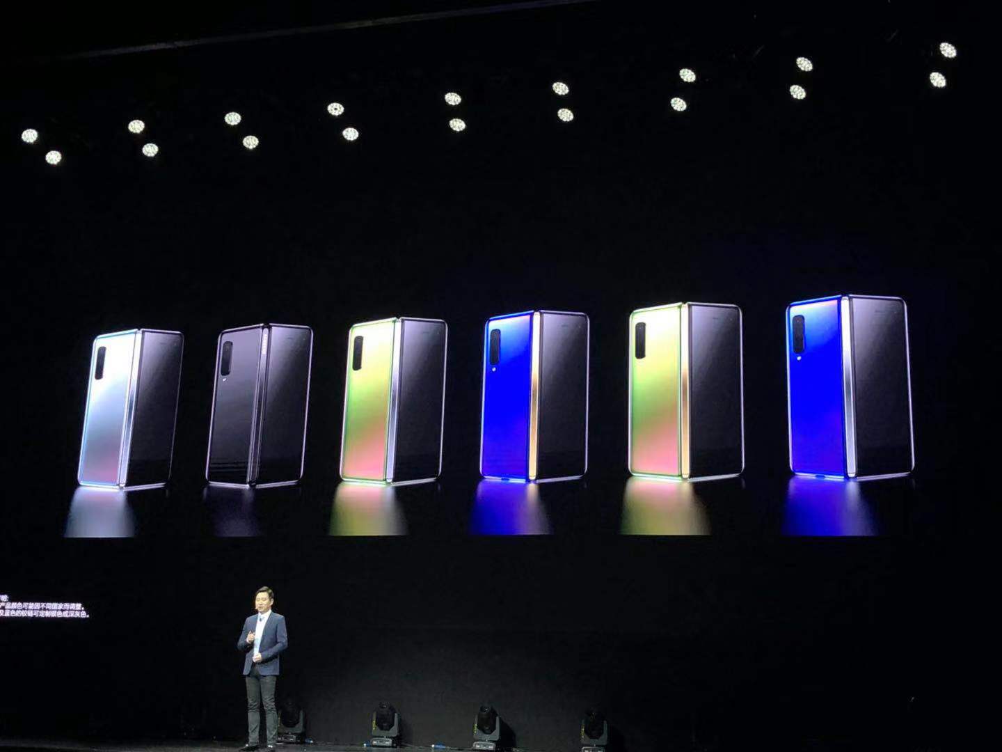 三星重返战场:首款折叠屏手机亮相乌镇,顶配S