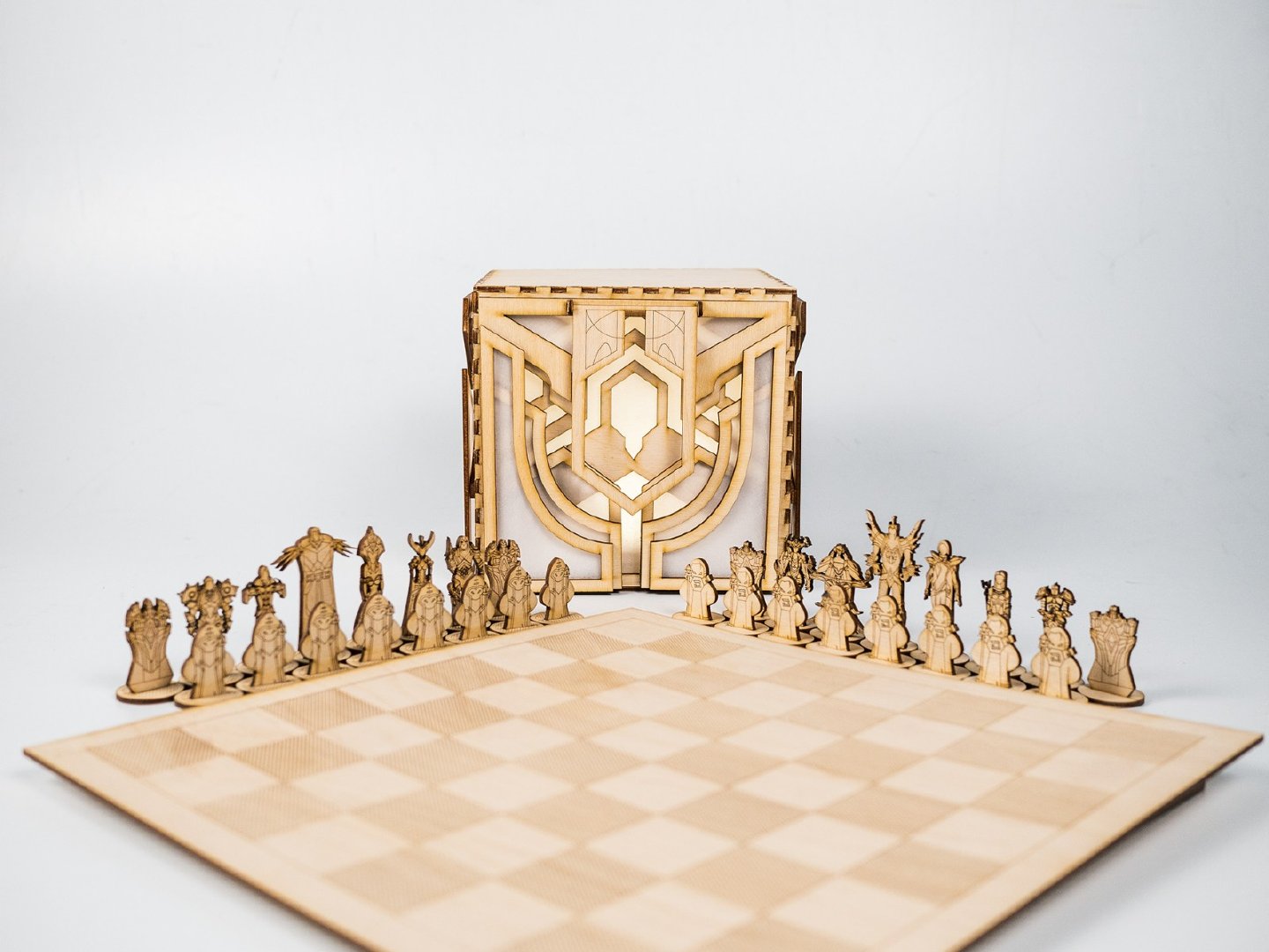 别人的女朋友!硬核女友给男朋友制作了一副英雄联盟版国际象棋