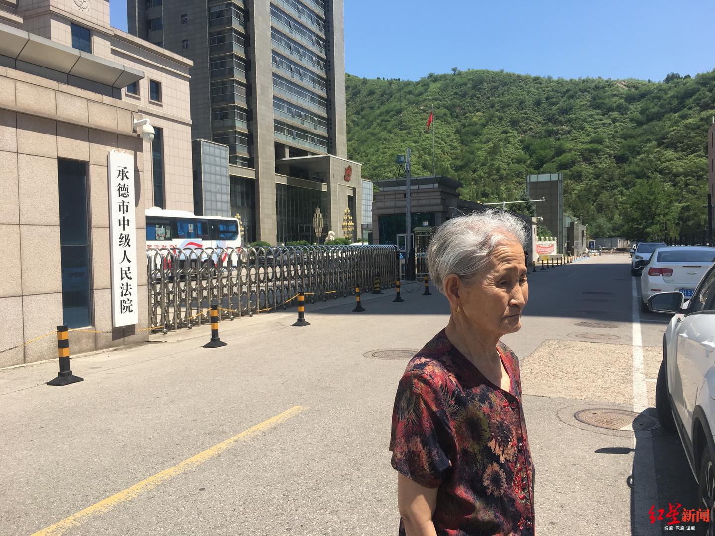 新宝2娱乐平台代理-三个换人越换越烂,兰帕德业余级别的临场指挥,致使蓝军错过首胜