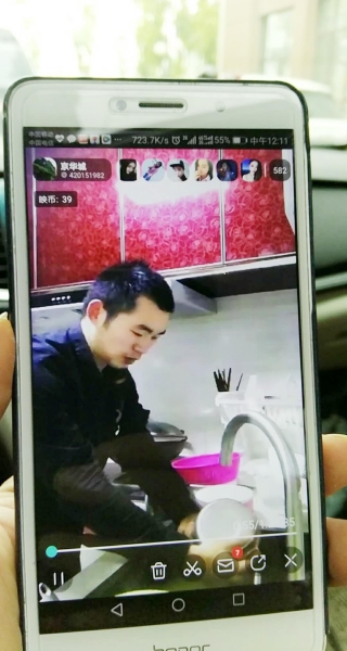 独自一人工作 好想找人陪 直播刷墙 扬州油漆工