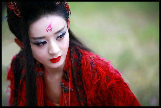 古装剧中的女星黑化前后对比,李沁令人惋惜