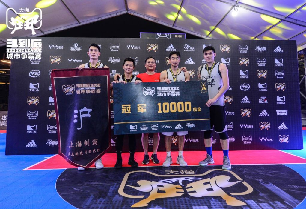 看完詹登库三人每秒的工资,瞬间感觉自己苟活