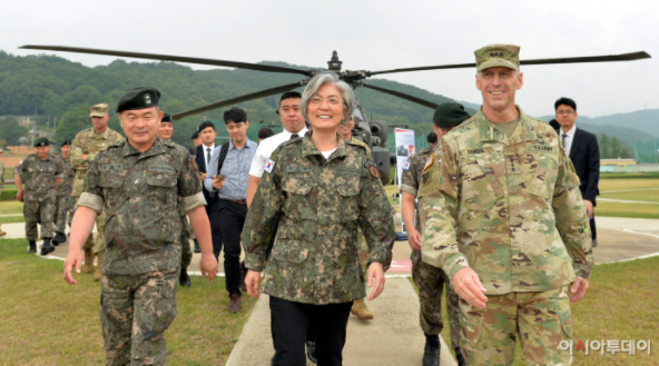 康京和参观驻韩美军基地