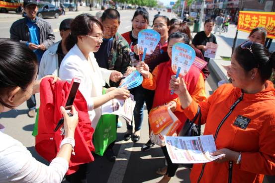 伊春市在“法治建设年”宣传周开展反邪教宣传