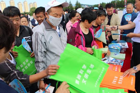 伊春市在“法治建设年”宣传周开展反邪教宣传