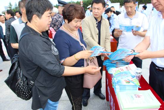 伊春市在“法治建设年”宣传周开展反邪教宣传