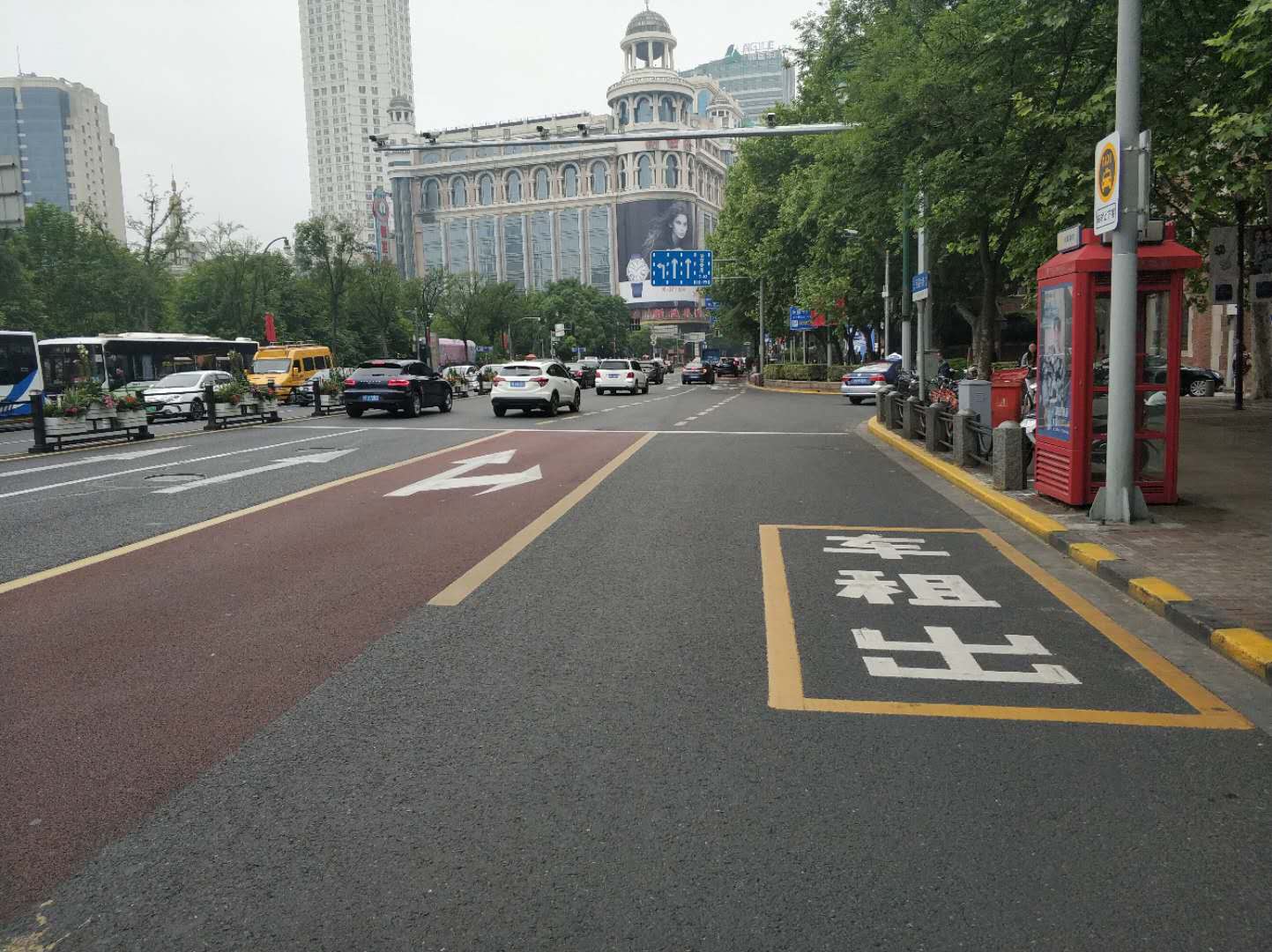 马路中央、实线边上…出租车专用停车位设置太