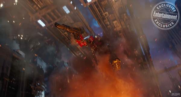 《大黄蜂》新剧照 经典角色一一登场,还有女变形金刚 《大黄蜂》新剧照 经典角色一一登场,还有女变形金刚