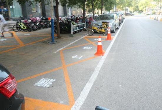 潍坊背街小巷增设停车位 这下方便了