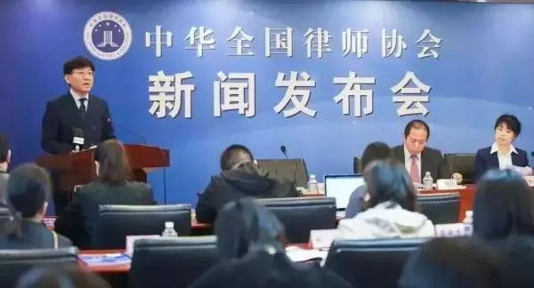 武汉理工大学男研究生跳楼身亡 导师曾让喊“爸