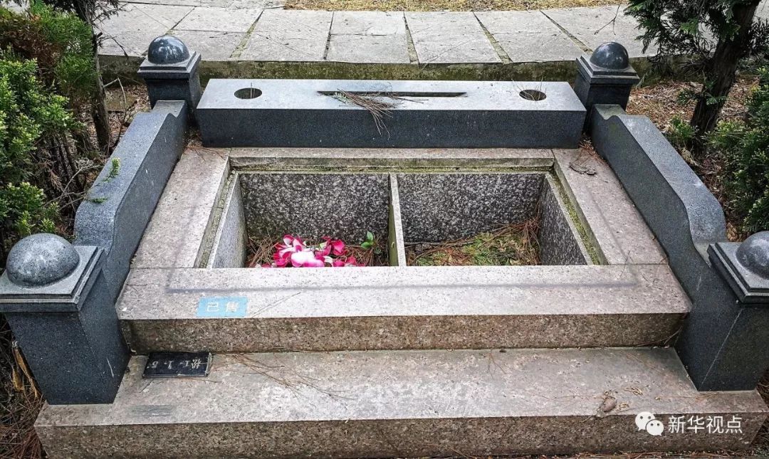 2018年4月2日 ，贵州省贵阳市清镇（县级）市红枫艺术陵园的一处标注“已售”的墓穴。新华社记者陶亮 摄