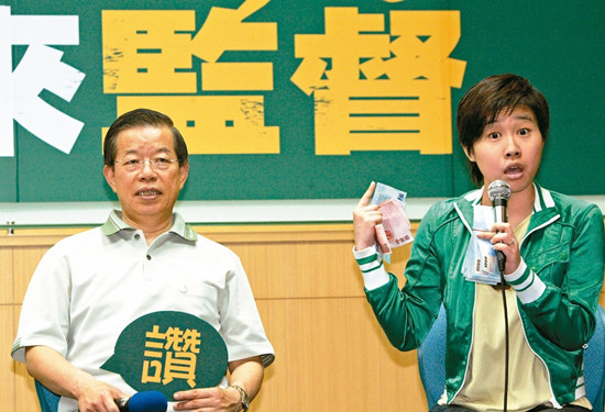 图为台“驻日代表”谢长廷(左)和“卡神”杨蕙如