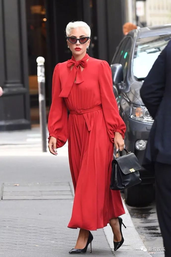 不懂时尚 | 这是要起飞？但她真是肉眼可见的美了好多！