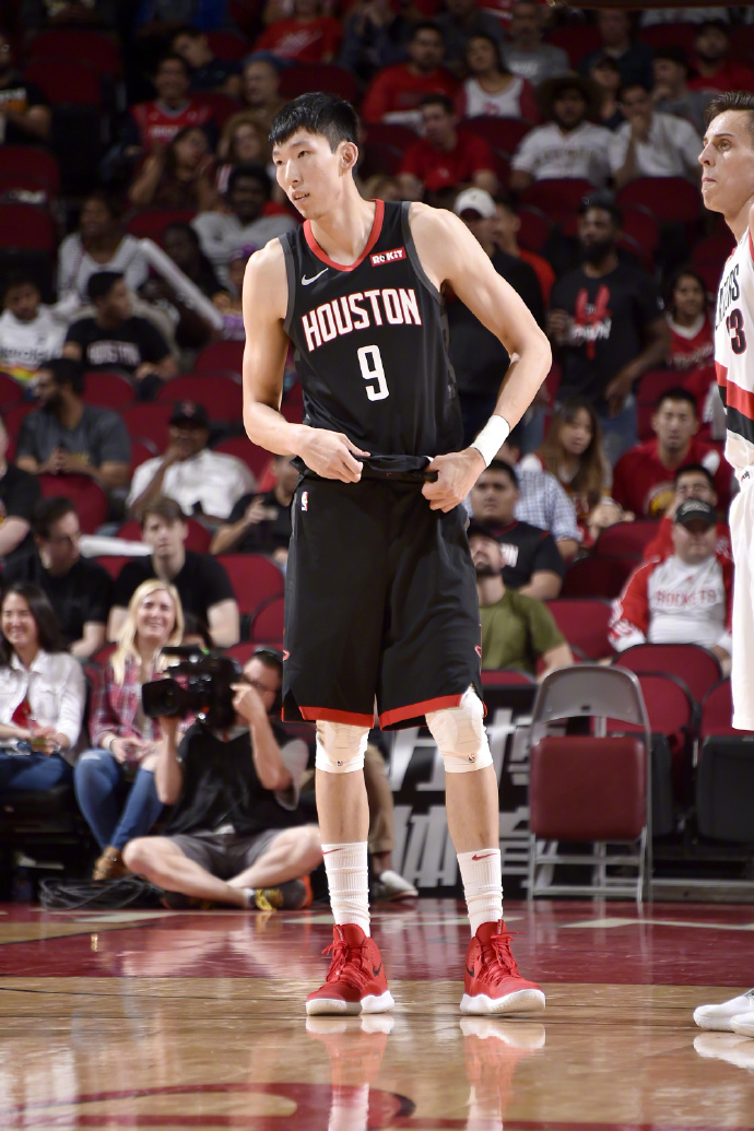 周琦被火箭队裁掉 本赛季仅上场1分钟