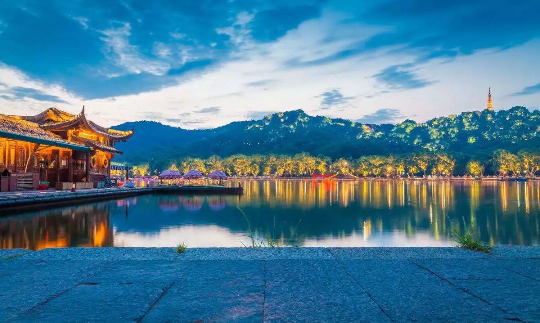 哈尔滨4月机票白菜价,400多去杭州,500多飞海