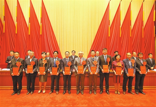 2017年度云南省科学技术奖励大会举行 陈豪出席并颁奖 阮成发讲话 李秀领主持