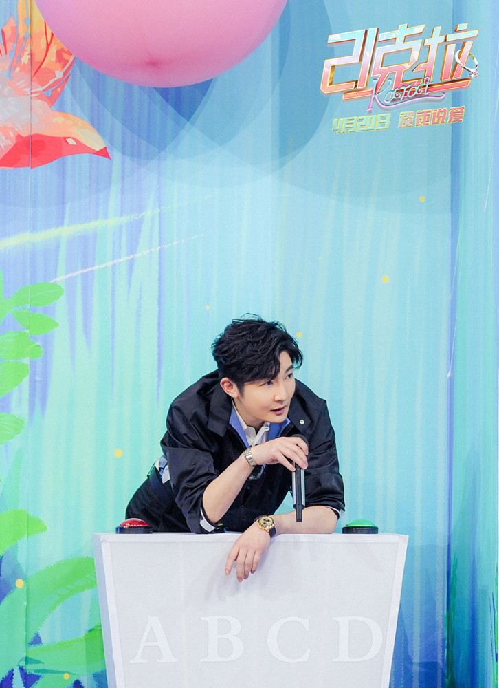 年TFboys郭京飞携电影《21克拉》登快本 ,金