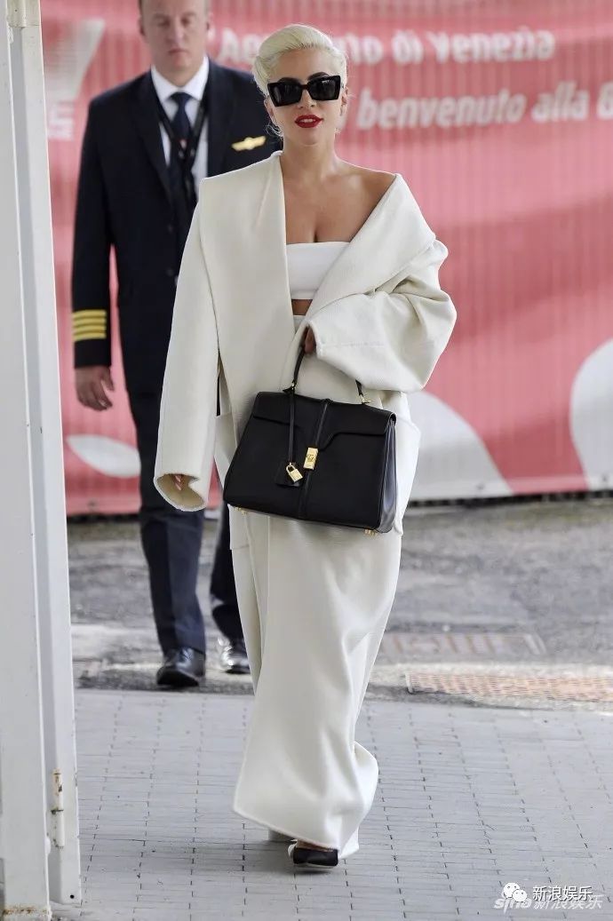 不懂时尚 | 这是要起飞？但她真是肉眼可见的美了好多！