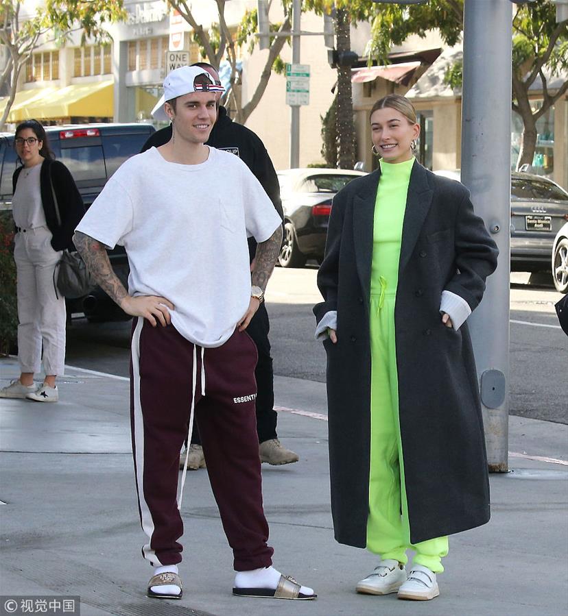 运动裤夫妇!贾斯汀·比伯运动裤上瘾似集邮