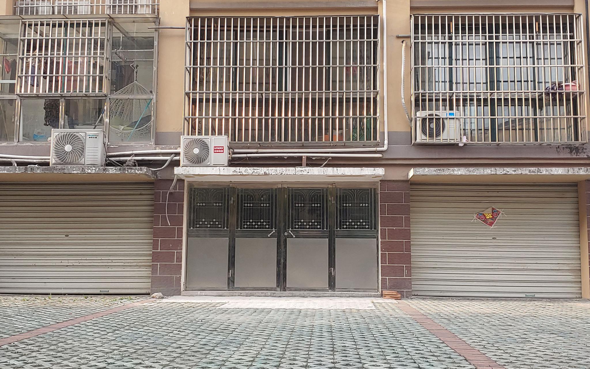 5月13日，别桥镇某小区中。保姆虞某家门紧闭。邻居称其于今年春节后在此居住。新京报记者 海阳 摄