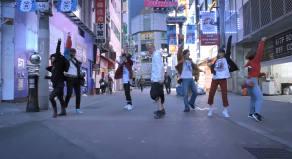 《女神异闻录》真人舞蹈短片 动作整齐划一，嗨爆全场