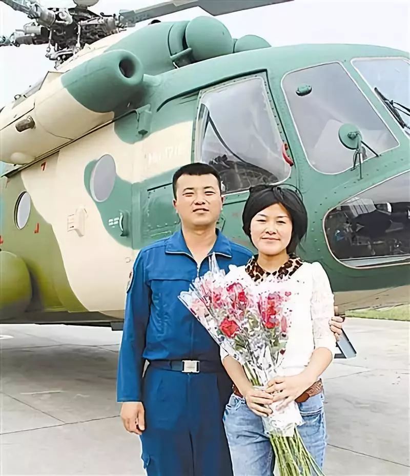 △张尚年和妻子李娟合影