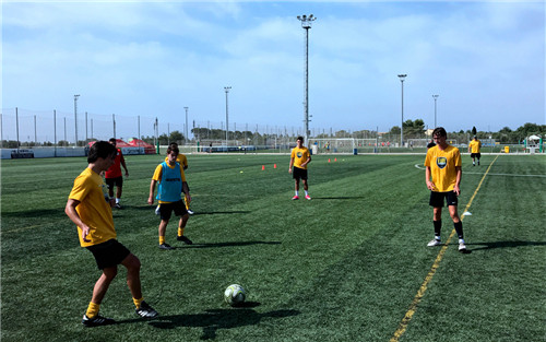 中体未来与西班牙萨洛足球学校合作,为中国青