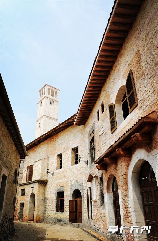 华谊兄弟(长沙)电影小镇29日开园迎客 试营业期