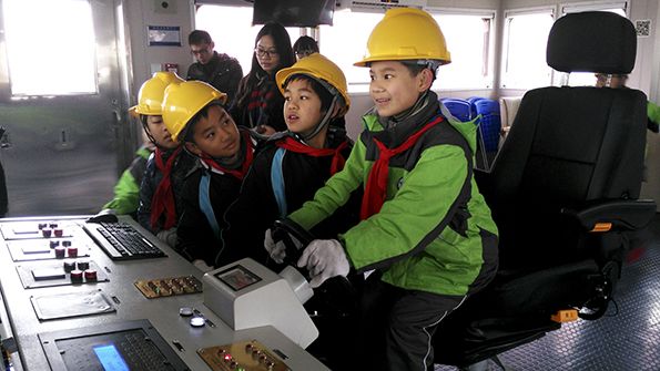 上海作文v作文一体化新探索:小学生走进大学实临港小学英语200字图片