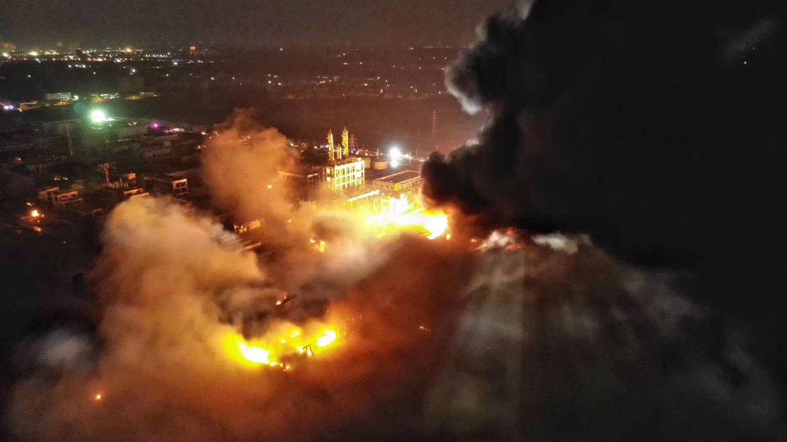爆炸现场。新京报记者 半年 摄