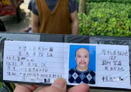 不让女大学生穿紧身裤? 每日轻松一刻3月31日周末版