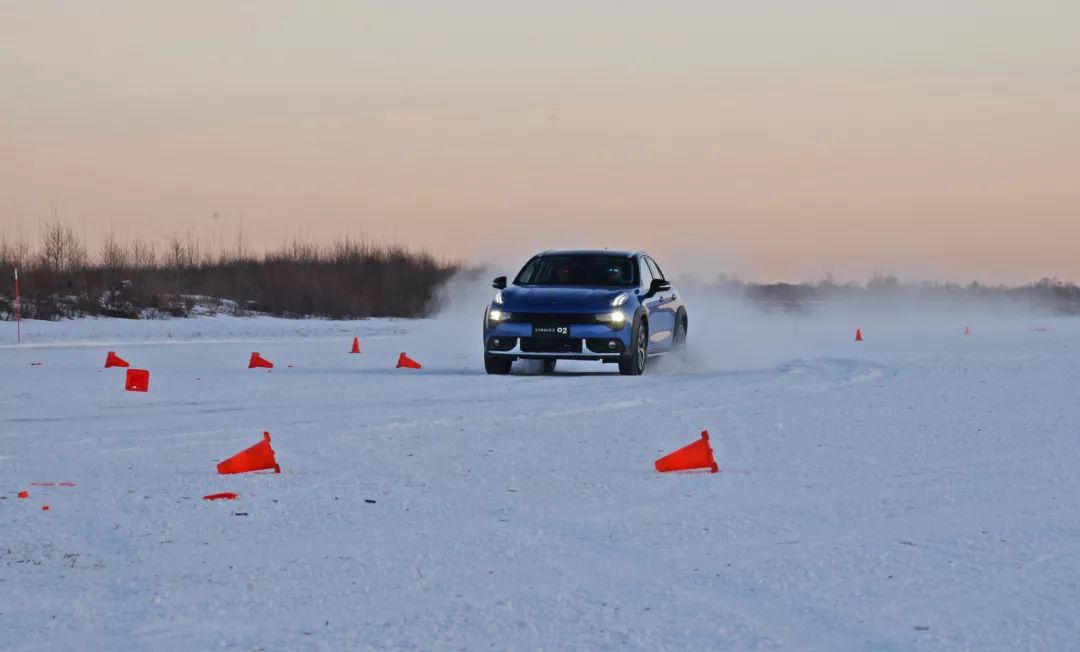 -25℃冰天雪地，开着SUV玩儿“漂移”，原来这么简单！