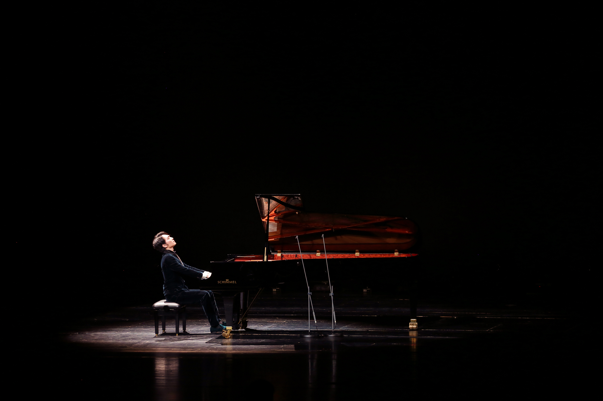 吴牧野钢琴独奏会光影动人 新年首演成就舞台